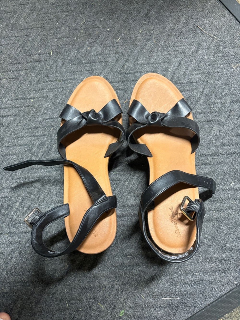 Universal Thread Black Bow Ankle-Strap Sandals with Tan Footbed